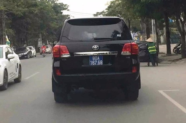 2 xe tặng cho Nghệ An mang đấu giá không ai mua