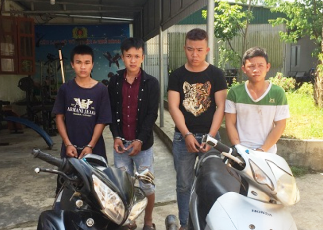 Một cảnh sát bị cướp chém thương tích
