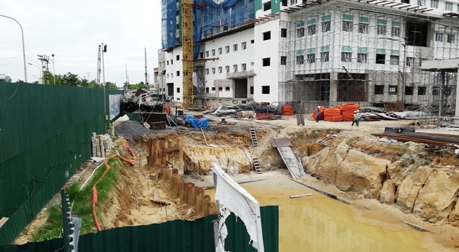 Mở thông lại đường bị đóng để xây bệnh viện