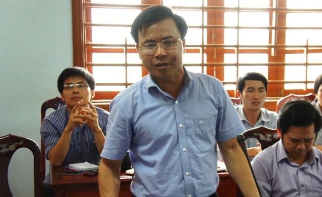Vắng họp, 2 chủ tịch huyện phải giải trình