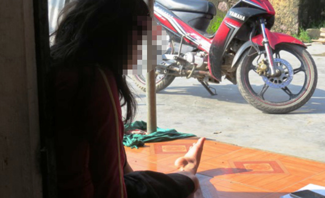 Cán bộ thư viện trường học hiếp dâm cô gái tàn tật 22 tuổi