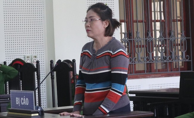 Y án 5 năm tù cho nữ bị cáo 'đưa người sang Anh'