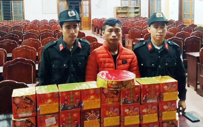 Mua 25 hộp pháo từ Hà Nội về quê bán kiếm tiền tiêu tết