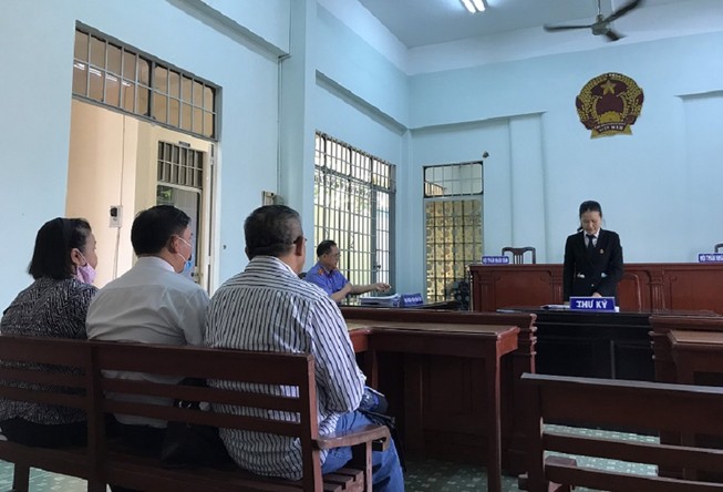 Tòa bị viện kiểm sát bắt giò nên phải... làm lại từ đầu