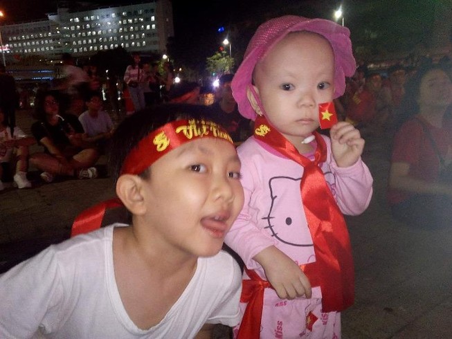 Hình ảnh CĐV ở Cần Thơ cuồng nhiệt dõi theo tuyển Việt Nam