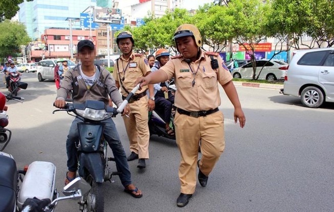 CSGT có được dừng xe khi tài xế không có lỗi?