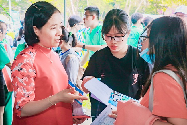 Dịch COVID-19, tuyển sinh đại học thay đổi ra sao?