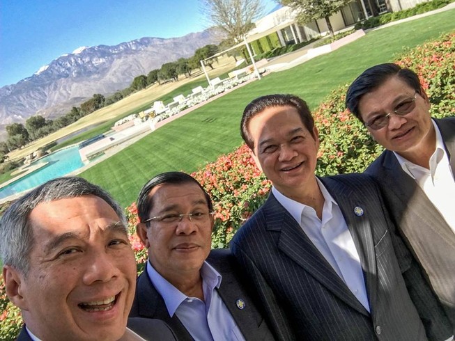 Thủ tướng Nguyễn Tấn Dũng chụp 'selfie' với các lãnh đạo ASEAN