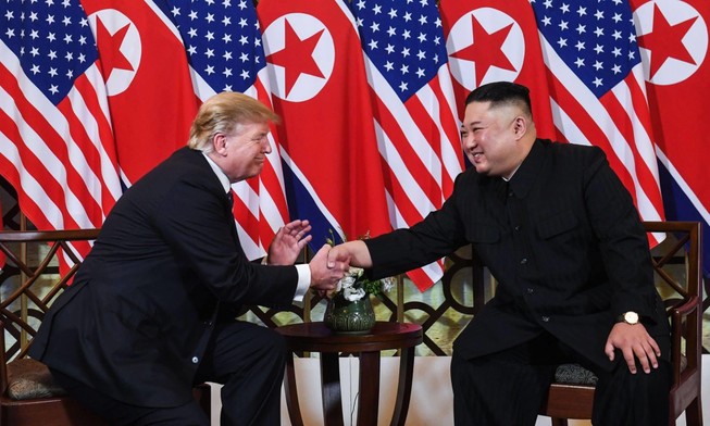 Mỹ-Triều ngày 1: Trump-Kim bắt tay 'lịch sử' giữa lòng Hà Nội