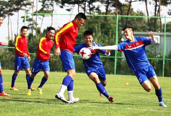 U-20 Việt Nam gồng mình gánh tạ rèn sức mạnh