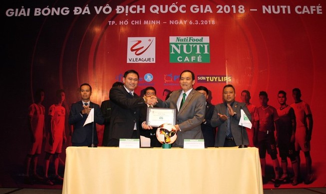 NutiFood thưởng nóng cho hành động fair play sân cỏ