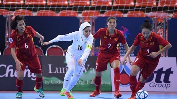 Tuyển Việt Nam quyết đấu Thái Lan, giữ nòng cốt cho SEA Games