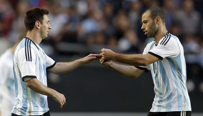 Mascherano tin vào Messi, nghi lật đổ HLV Sampaoli