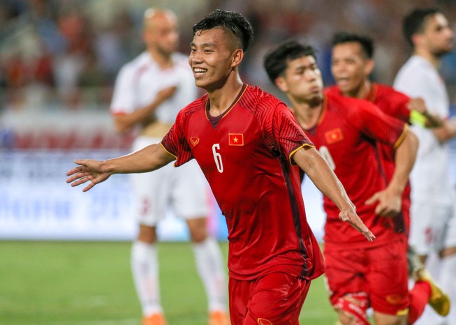 Văn Thanh chấn thương phải chia tay AFF Cup, thầy Park lo lắng