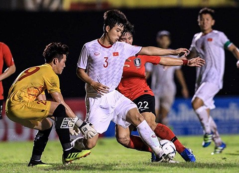 Thầy trò 'phù thủy trắng' Troussier thua nhẹ Hàn Quốc 1-2