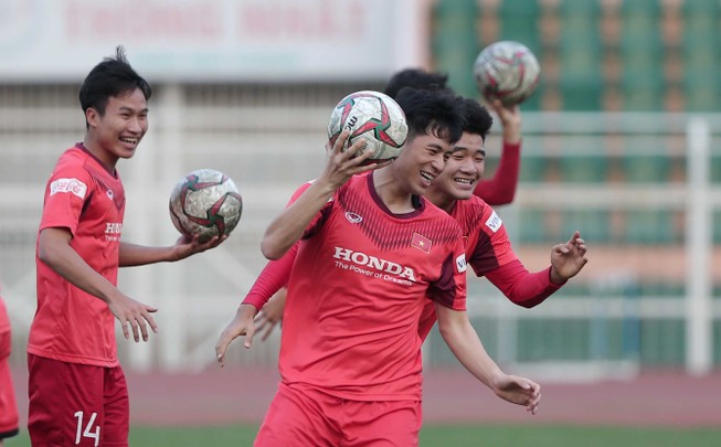 Chính thức: Ông Park không có Đình Trọng ở hai trận đầu