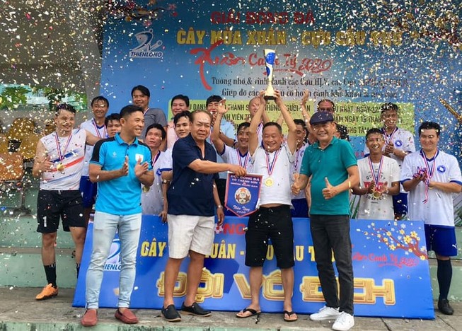 Cặp trung phong gần 140 tuổi sống lại một thời hào hùng!