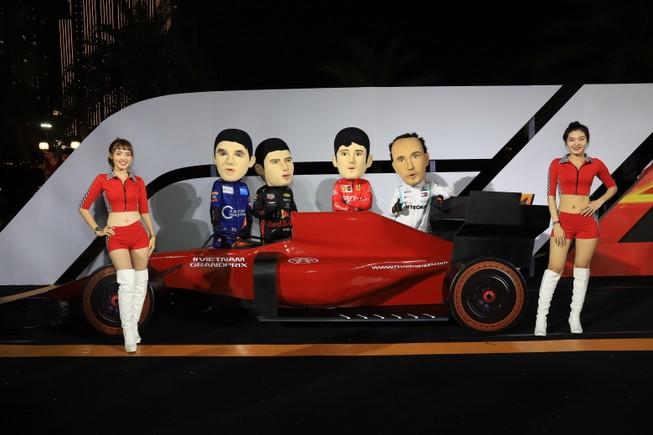 'Go Vietnam Now!' - gay cấn chặng đua F1 đầu tiên tại Việt Nam