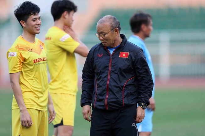 Thầy trò ông Park hồi hộp chờ phán quyết của AFC