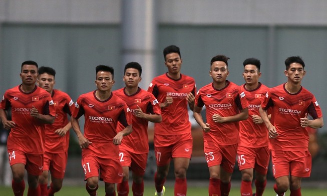 Thầy Park cầm quân U-22 Việt Nam tập buổi đầu tiên