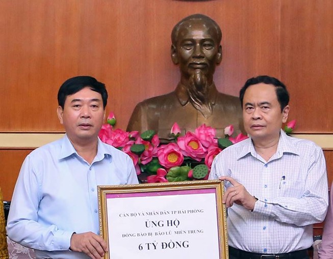 7,3 tỉ đồng giúp miền Trung vượt qua bão số 10