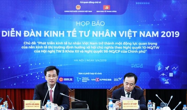Cuộc sống luôn vận động nên phải kiến nghị không ngừng!