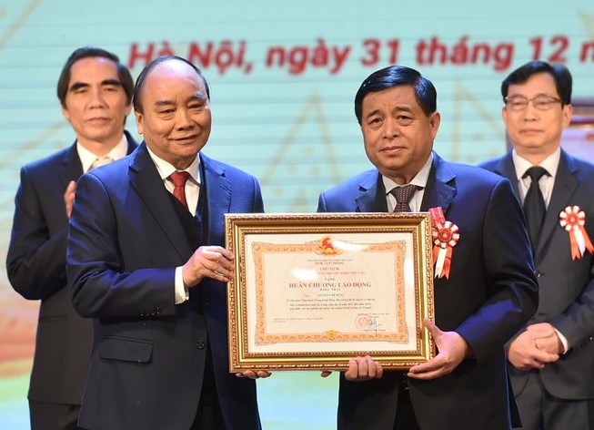 Bộ trưởng Nguyễn Chí Dũng được tặng Huân chương lao động