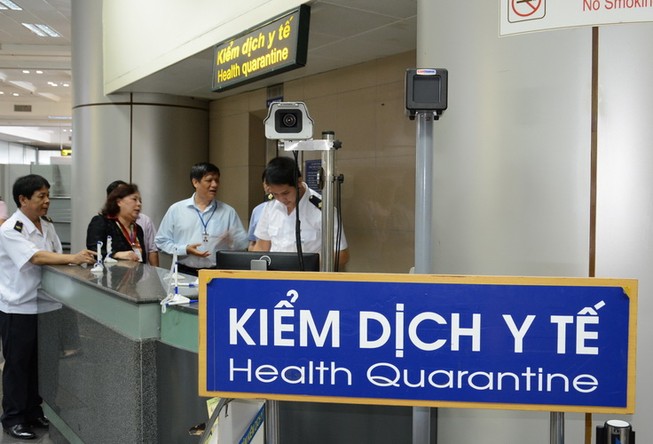 Theo dõi, giám sát hành khách đến từ vùng dịch Ebola trong vòng 21 ngày