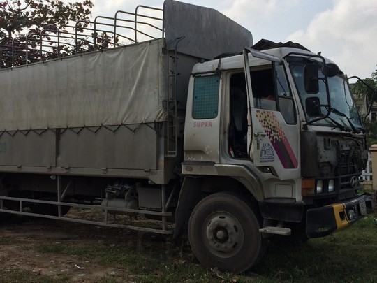Xe tải tông xe cấp cứu, 7 người bị thương