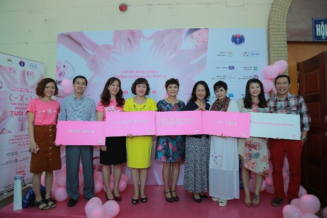 Tổ chức khám miễn phí ung thư vú cho phụ nữ ở Hà Nội và TP.HCM