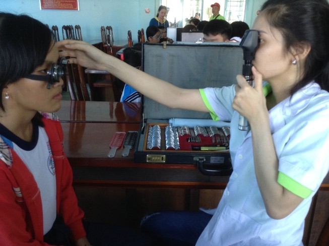 Trẻ 1-7 tuổi nên khám mắt thường xuyên