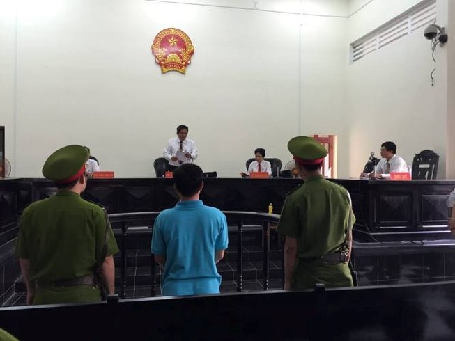 Vụ chai nước có ruồi: Tòa tuyên phạt bị cáo Minh 7 năm tù giam