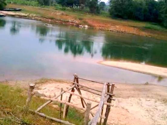 Đánh cá bằng mìn tự chế, mìn nổ... ngay trên tay