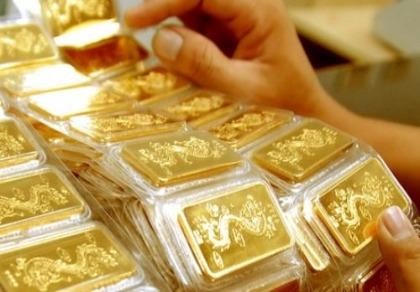 Giá vàng nhảy vọt lên mức cao nhất trong 10 tháng