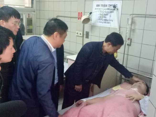 Giải cứu con tin, thiếu tá công an bị đâm trọng thương