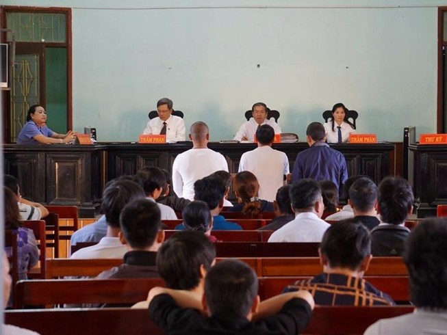Luật sư đề nghị VKS giám sát cách hỏi của chủ toạ