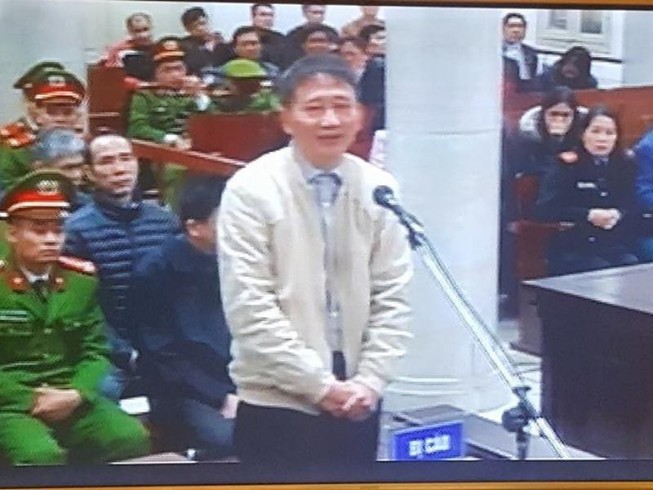 Lần đầu tiên điều tra viên trả lời trước tòa