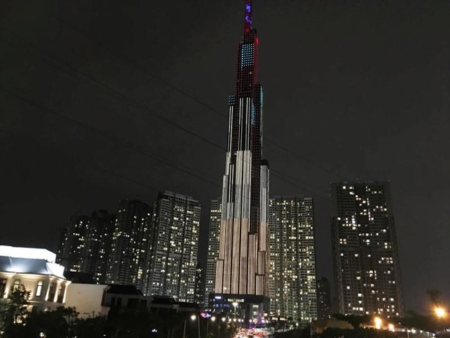 Hàng ngàn người tham gia khai trương Vincom Center Landmark 81
