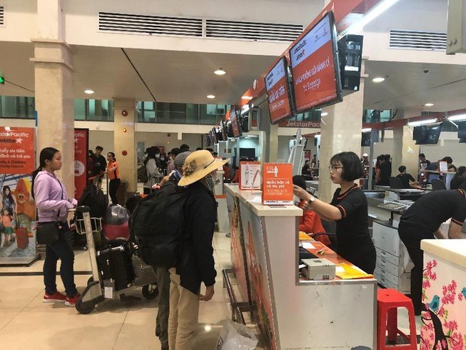 Bị hoãn chuyến bay có phải check in lại từ đầu?