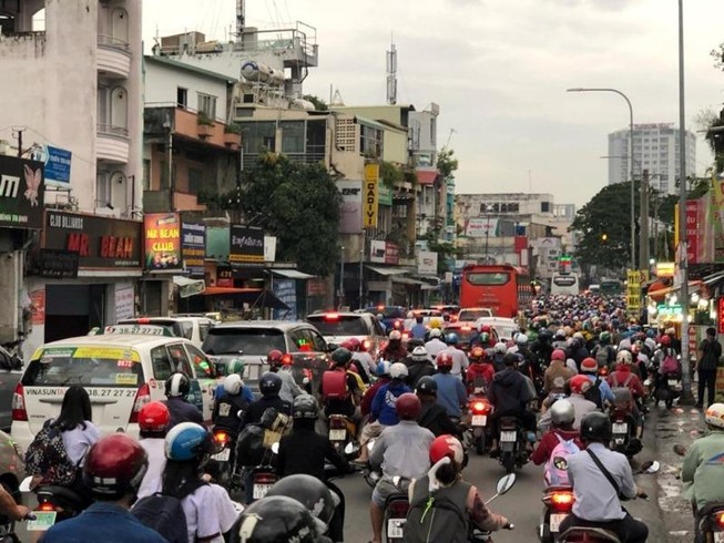 Chùm ảnh: Con đường 'dài nhất' TP.HCM