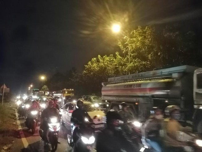Kẹt xe nghiêm trọng ở khu vực cầu Phú Mỹ