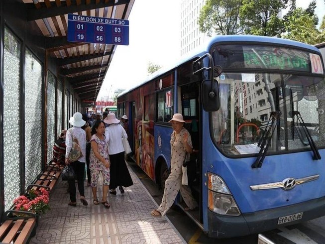 Những ai được đi xe buýt miễn phí?
