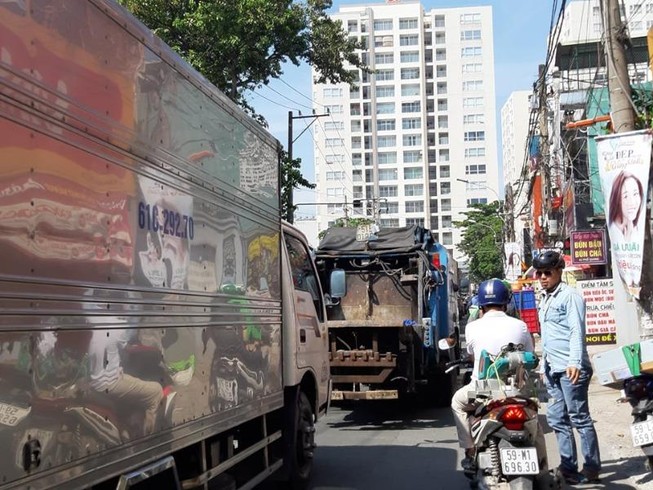 Ngán ngẩm với tuyến đường cửa ngõ sân bay Tân Sơn Nhất