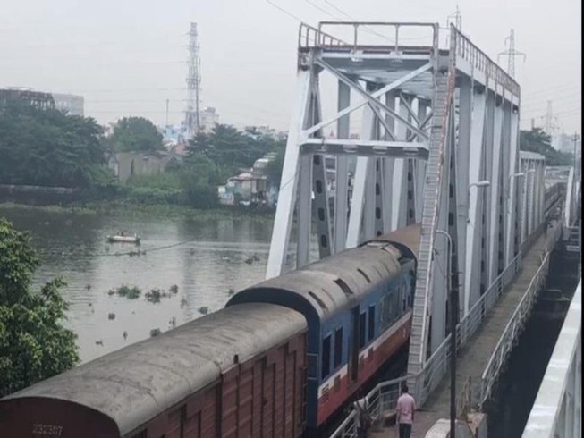Làm sao để kéo dài tuổi thọ cầu, hầm?