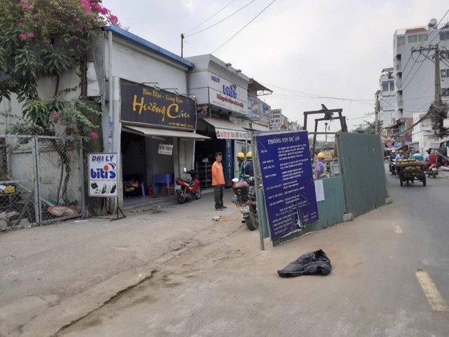 Ngán ngẩm với lô cốt mọc đầy đường ở TP.HCM