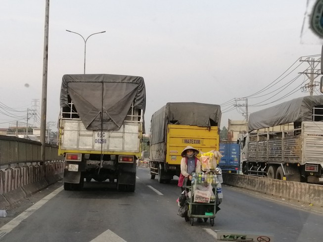 Hạn chế xe tải nặng trên quốc lộ 1
