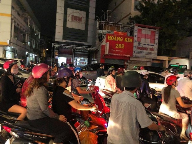 Cận tết đi đường nào cũng kẹt