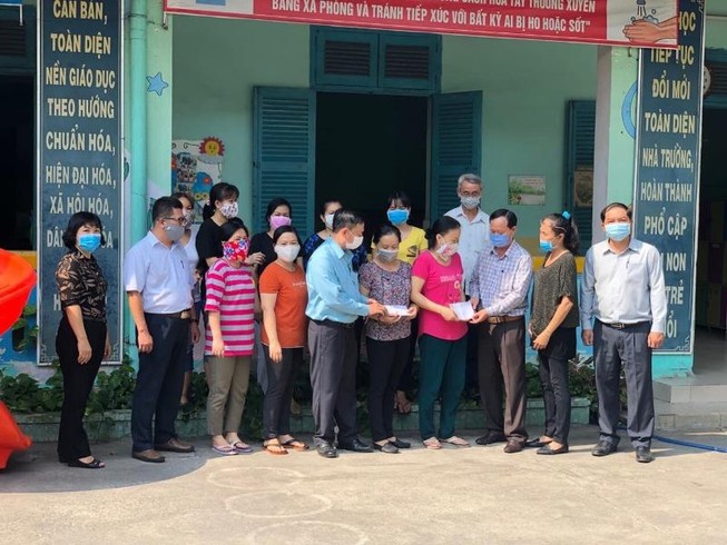 UBND phường vận động chủ nhà trọ giảm tiền phòng COVID-19