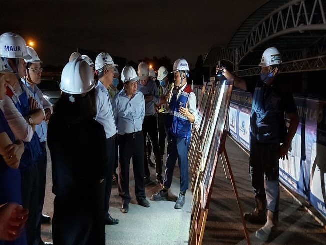 Bộ Kế hoạch và Đầu tư kiểm tra tiến độ tuyến metro số 1