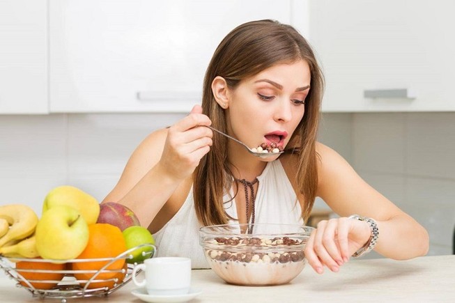 Ăn uống quá nhanh và hệ lụy khó lường